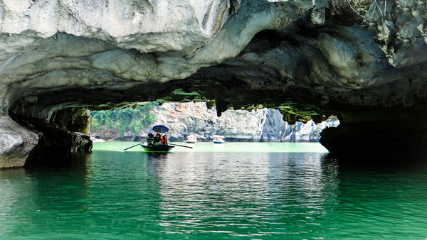Best Halong Bay day cruise with kayaking