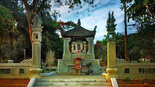 king ngo quyen tomb
